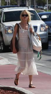 Rachael Taylor feet photo thumbnail