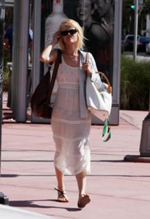 Rachael Taylor feet photo thumbnail