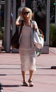 Rachael Taylor feet photo thumbnail