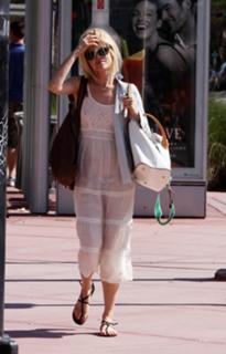 Rachael Taylor feet photo thumbnail
