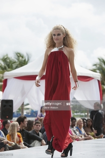 Rachael Taylor feet photo thumbnail