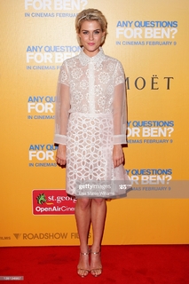Rachael Taylor feet photo thumbnail
