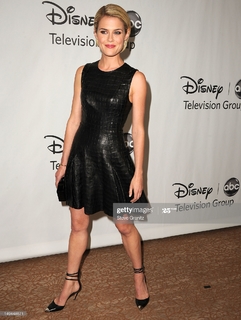 Rachael Taylor feet photo thumbnail