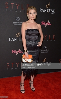 Rachael Taylor feet photo thumbnail
