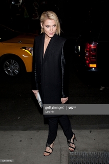 Rachael Taylor feet photo thumbnail