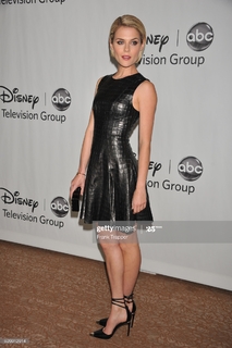 Rachael Taylor feet photo thumbnail