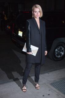 Rachael Taylor feet photo thumbnail
