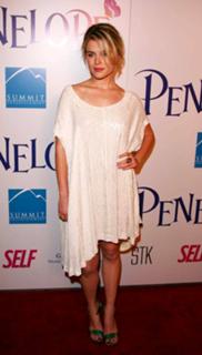 Rachael Taylor feet photo thumbnail
