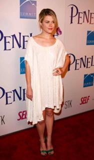 Rachael Taylor feet photo thumbnail