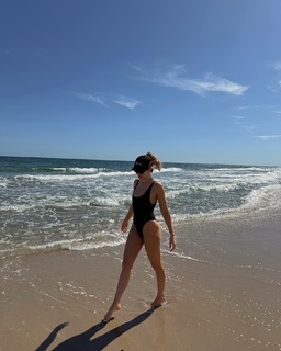 Rachel A. DeMita feet photo thumbnail