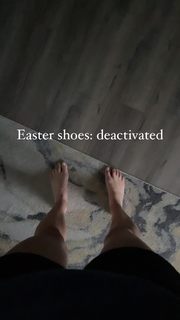 Rachel Ballinger feet photo thumbnail