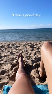 Rachel Ballinger feet photo thumbnail
