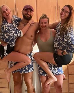 Rachel Ballinger feet photo thumbnail