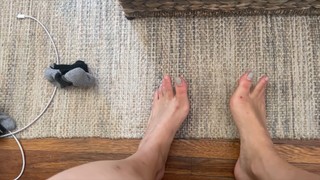 Rachel Ballinger feet photo thumbnail