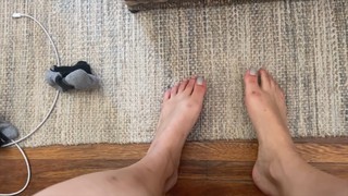 Rachel Ballinger feet photo thumbnail