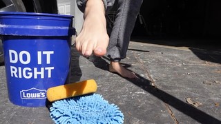 Rachel Ballinger feet photo thumbnail