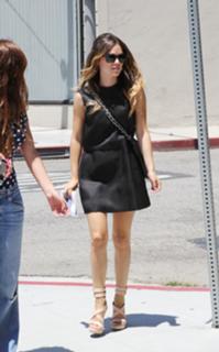 Rachel Bilson feet photo thumbnail