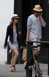 Rachel Bilson feet photo thumbnail