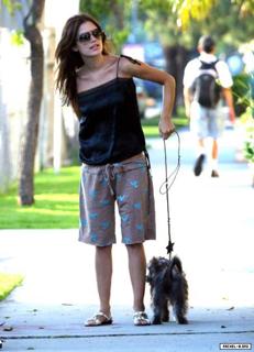 Rachel Bilson feet photo thumbnail