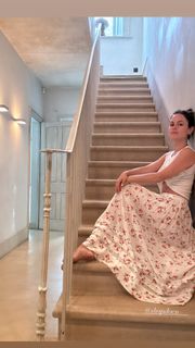 Rachel Bilson feet photo thumbnail