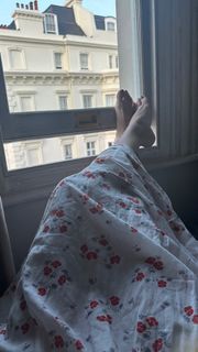 Rachel Bilson feet photo thumbnail