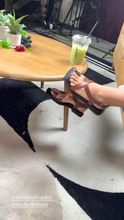 Rachel Bilson feet photo thumbnail