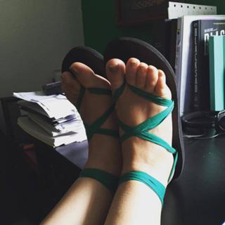 Rachel Bloom feet photo 7