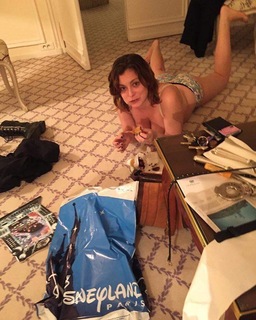 Rachel Bloom feet photo 7