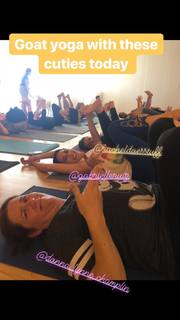 Rachel Bloom feet photo 19