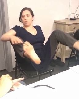 Rachel Bloom feet photo 2