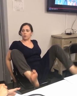 Rachel Bloom feet photo 19