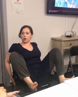 Rachel Bloom feet photo 18