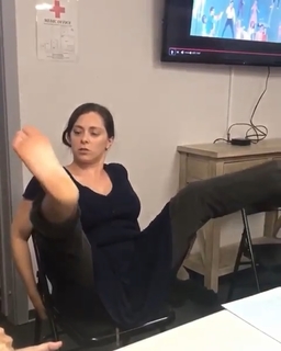 Rachel Bloom feet photo 17