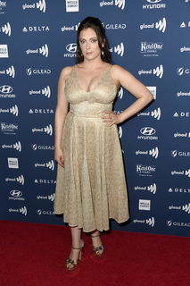 Rachel Bloom feet photo 11
