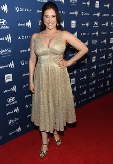 Rachel Bloom feet photo 2