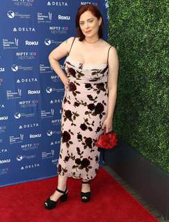 Rachel Bloom feet photo 7