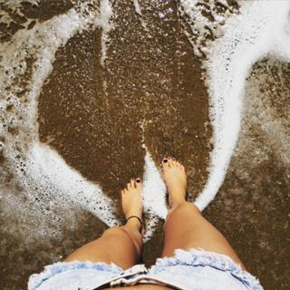 Rachel Bonnetta feet photo thumbnail