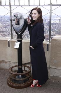 Rachel Brosnahan feet photo thumbnail