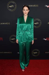 Rachel Brosnahan feet photo thumbnail