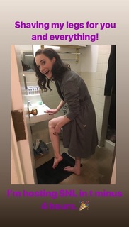 Rachel Brosnahan feet photo thumbnail