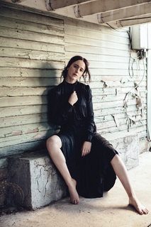 Rachel Brosnahan feet photo thumbnail