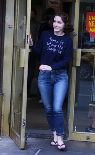 Rachel Brosnahan feet photo thumbnail