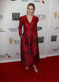 Rachel Brosnahan feet photo thumbnail