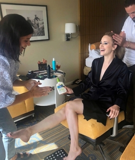 Rachel Brosnahan feet photo thumbnail
