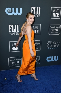 Rachel Brosnahan feet photo thumbnail