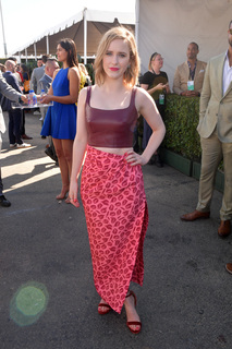 Rachel Brosnahan feet photo thumbnail