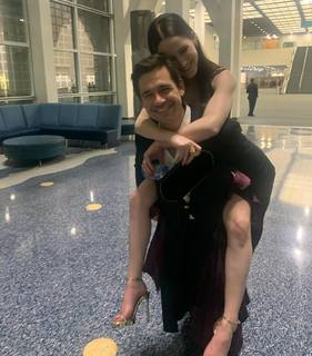 Rachel Brosnahan feet photo thumbnail