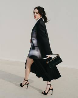 Rachel Brosnahan feet photo thumbnail