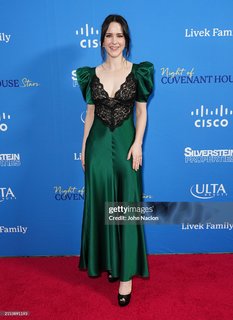 Rachel Brosnahan feet photo thumbnail