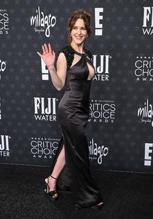 Rachel Brosnahan feet photo thumbnail